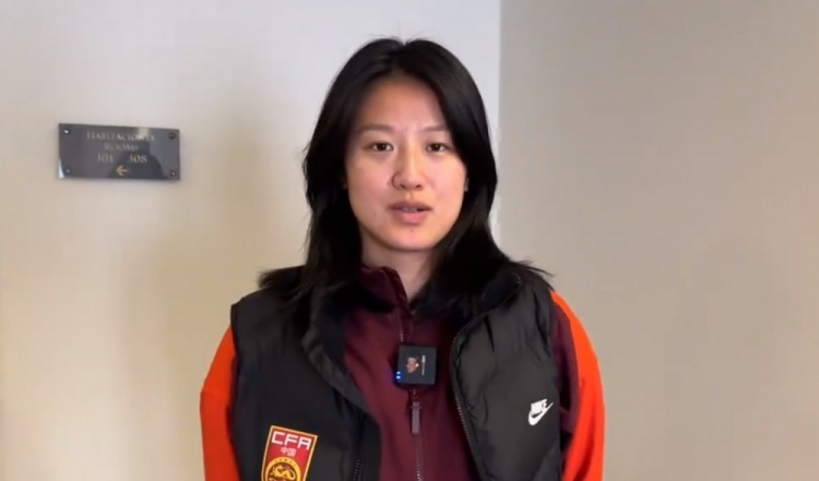 汪琳琳:范迪克是我的偶像和目标,希望变成他那样全面的中后卫