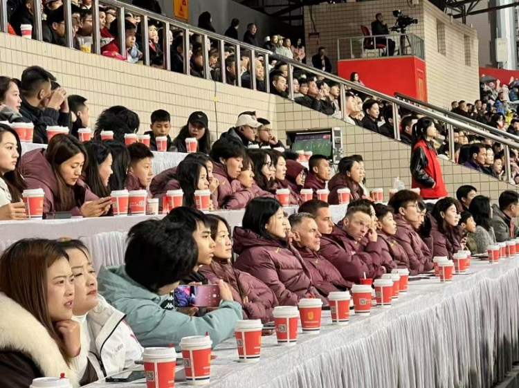  北青体育：中国女足现身中甲赛场，观看重庆铜梁龙vs辽宁铁人