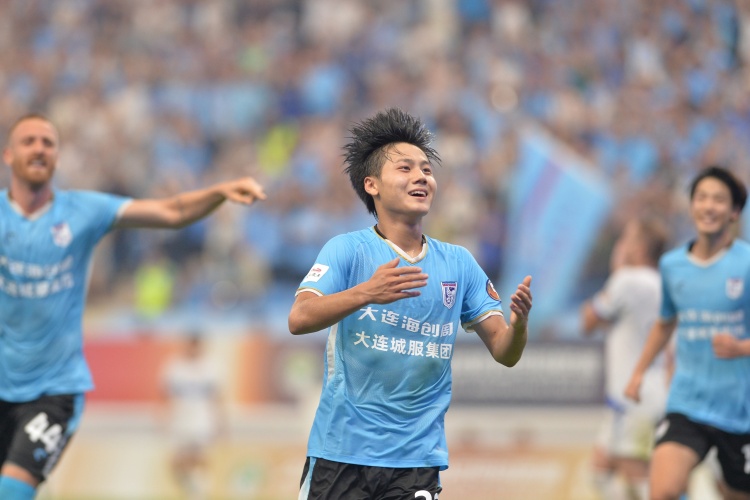 19岁国青小将毛伟杰进入大连英博战泰山首发,将迎中超首秀