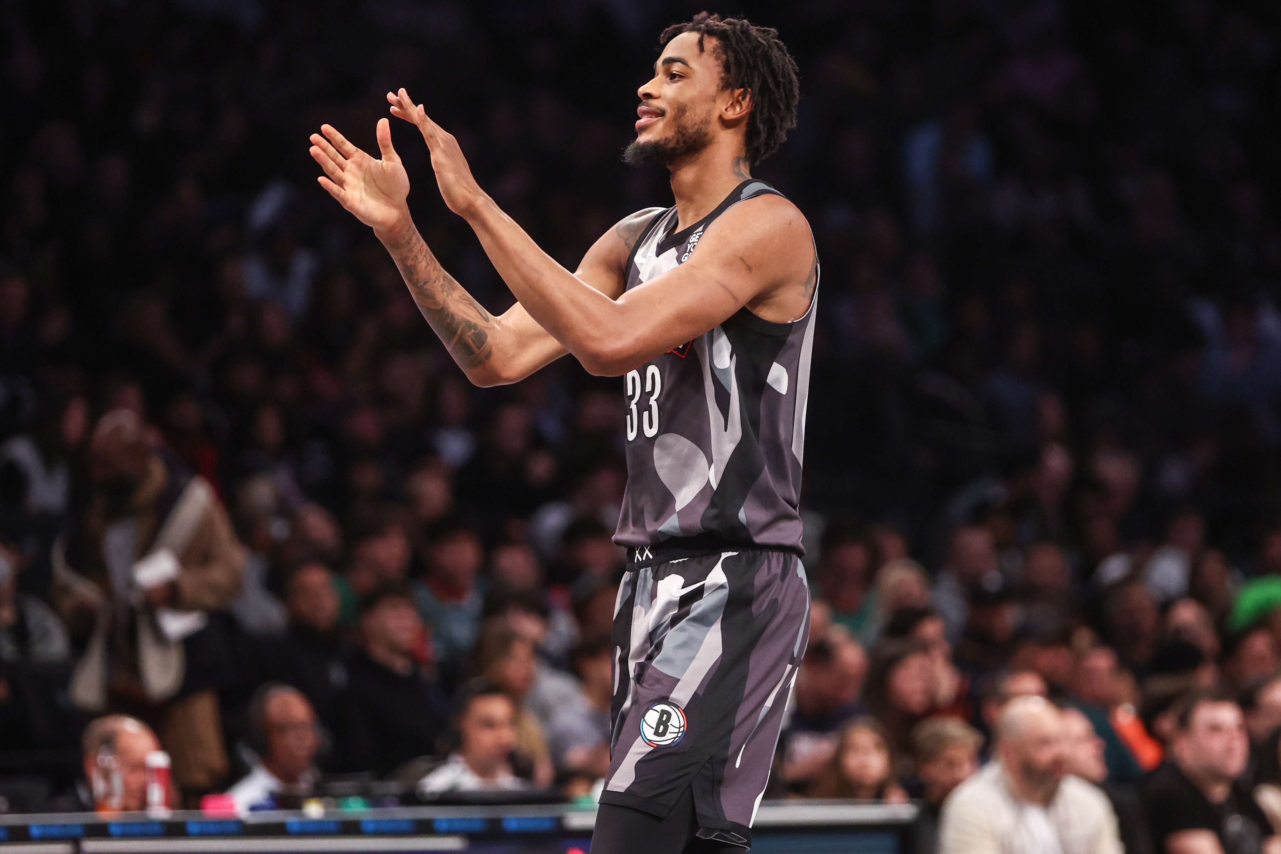 NBA官方:克拉克斯顿累计6个恶意犯规积分 将停薪停赛一场