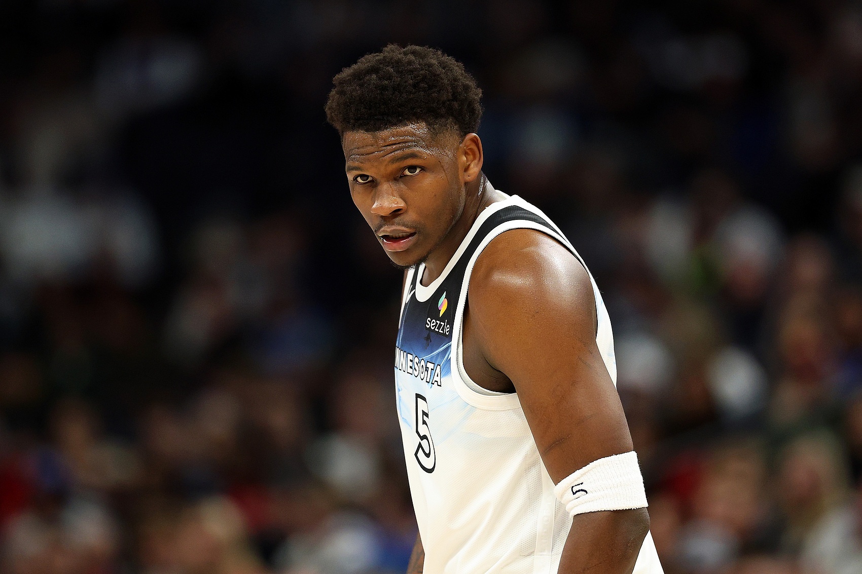 ❗NBA官方:爱德华兹本赛季累计16次技术犯规 停薪禁赛一场